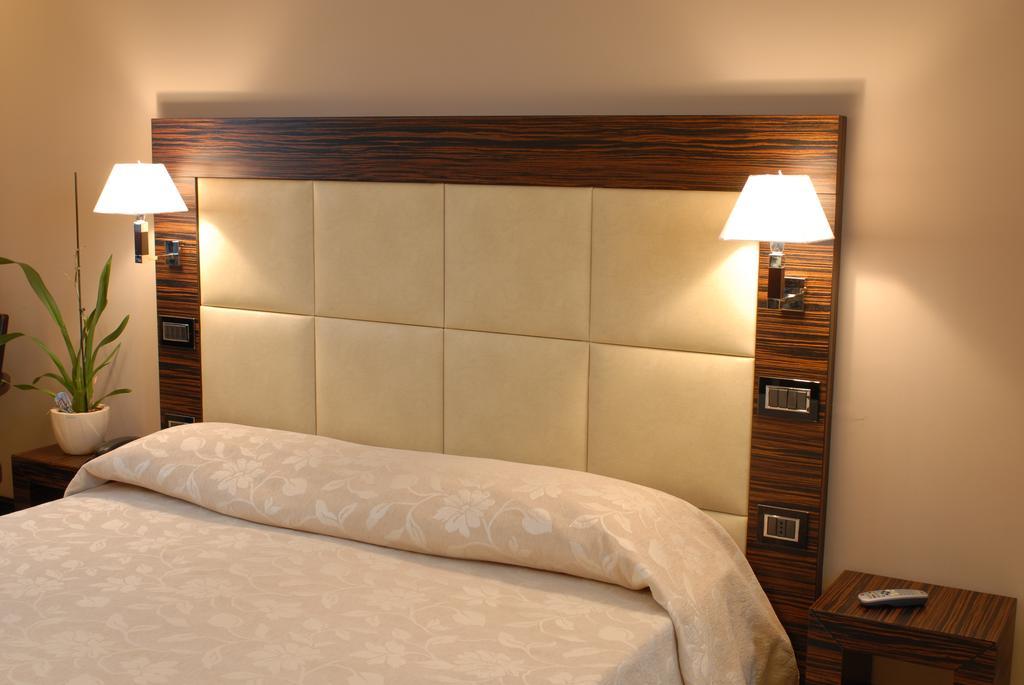 Hotel Excelsior La Maddalena  Buitenkant foto