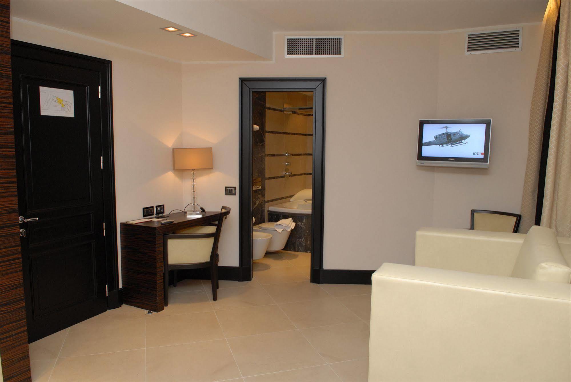 Hotel Excelsior La Maddalena  Buitenkant foto
