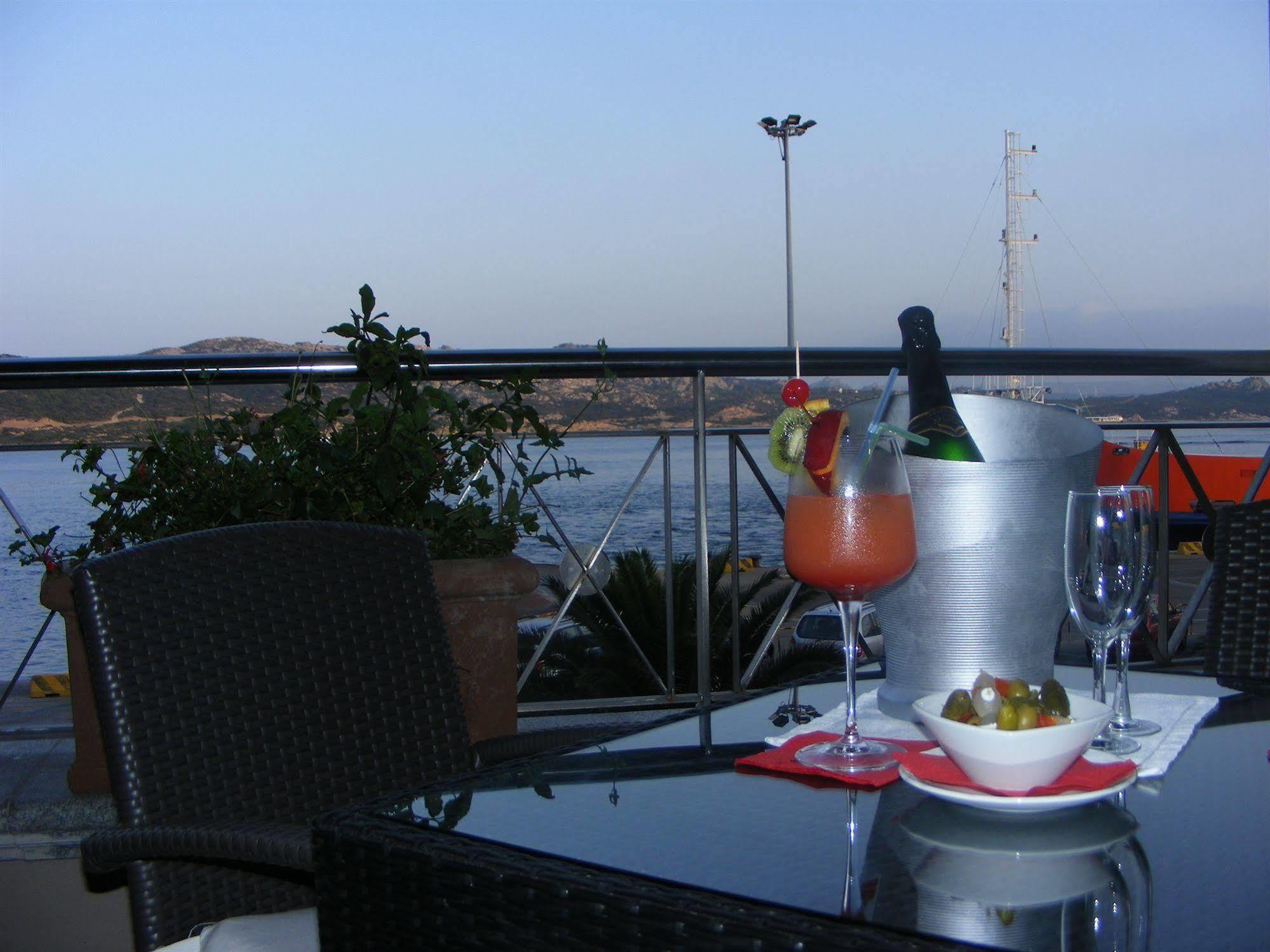 Hotel Excelsior La Maddalena  Buitenkant foto