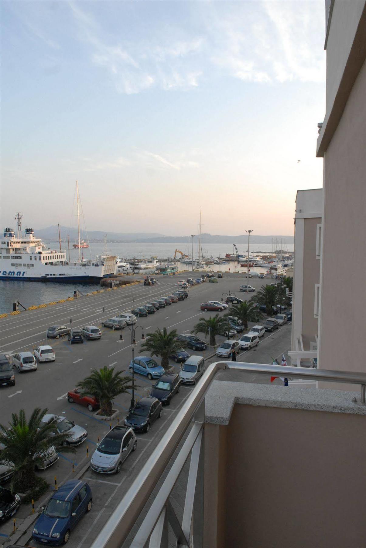 Hotel Excelsior La Maddalena  Buitenkant foto